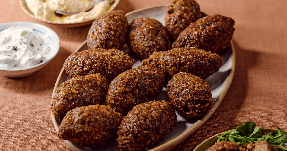 Fried kibbeh (bulgur and meat parcels) recipe